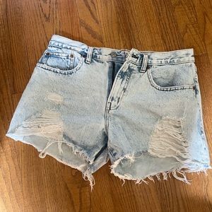 Light wash Abercrombie mid rise boyfriend short